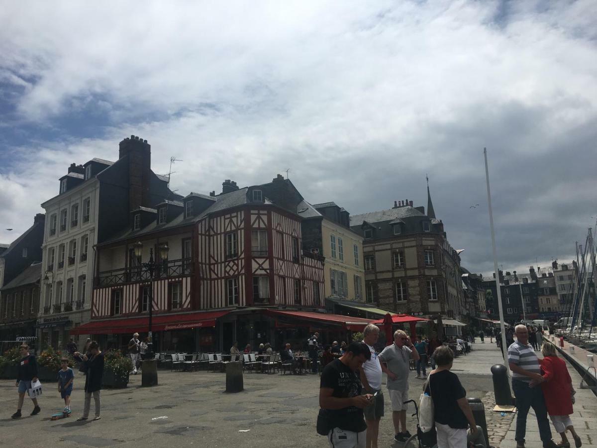 La Parenthese Du Capucin Apartment Honfleur Exterior photo
